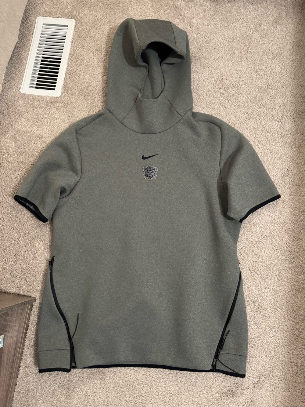 BYU Team Issued Nike Men's Short-Sleeve Hooded Pullover Gray